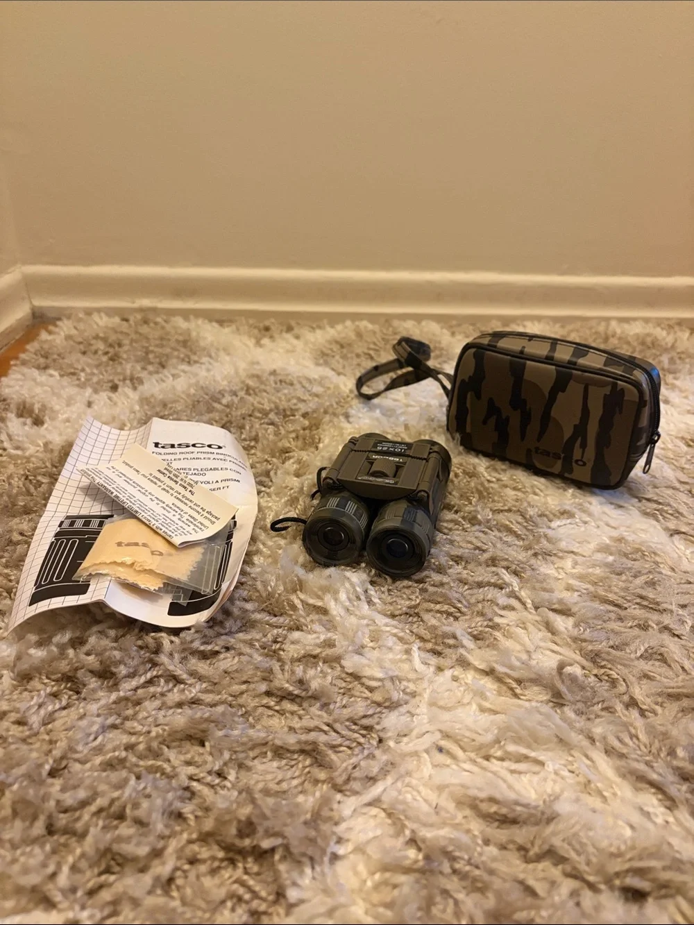 Tasco Folding Roof Prism Binoculars- 10x25 Magnification